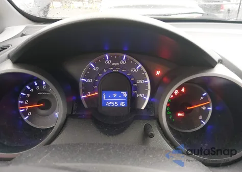 2010 Honda Fit z USA, uszkodzony, nr VIN JHMGE8H20AC015584